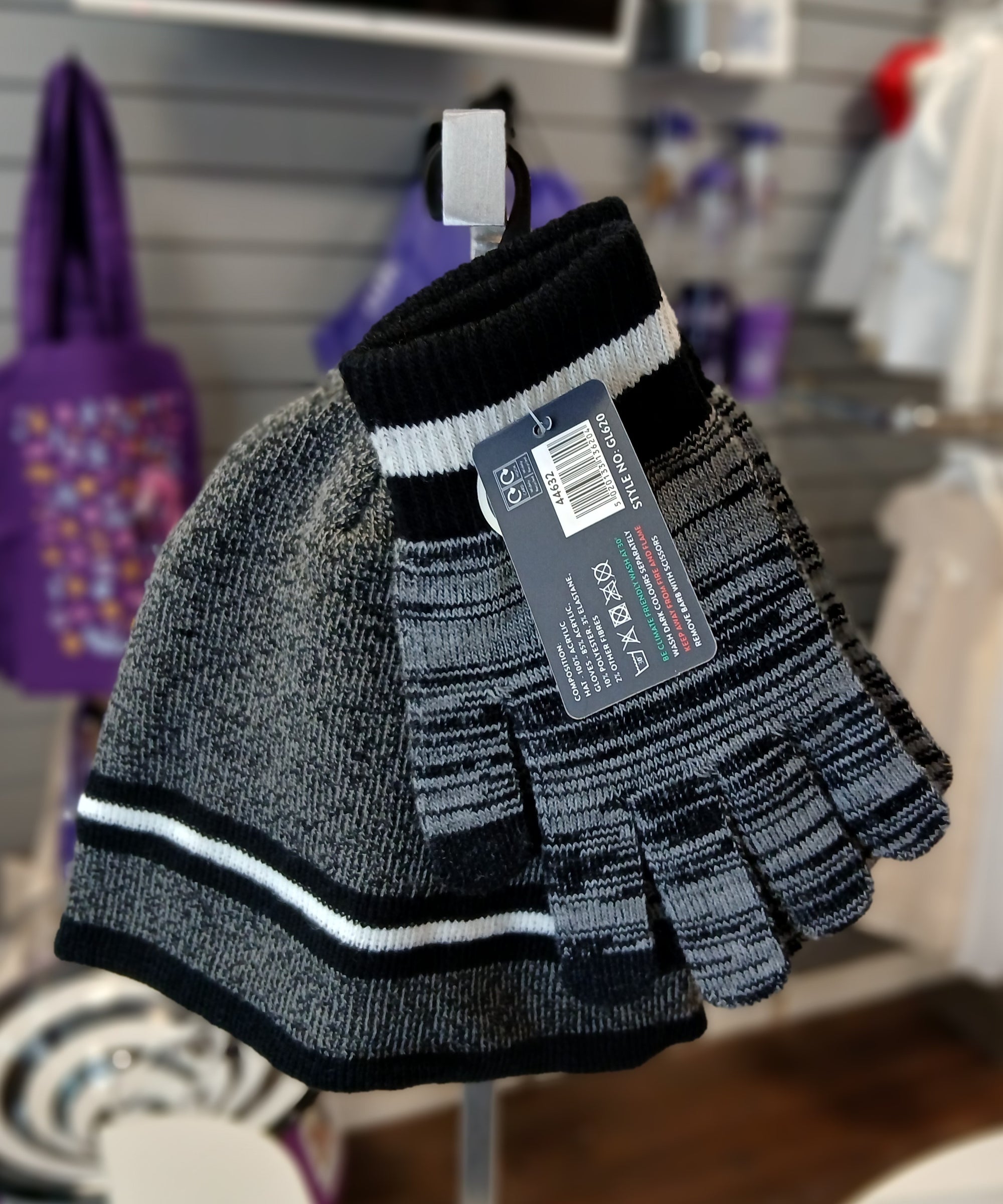 Gents Grey Hat & Glove Set